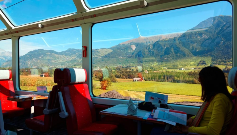 The Luxury Train Revival: Why Rails are the New Frontier in Exclusive Travel (2025 Insight)